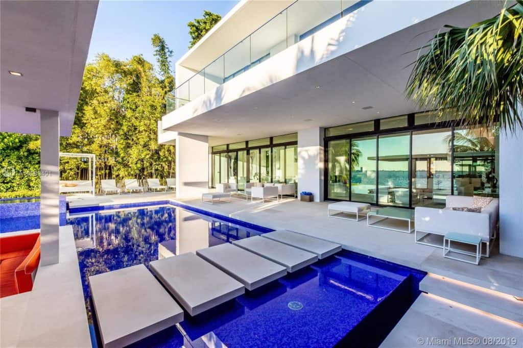 Luxury mansion for sale in Miami Beach: 5004 N Bay Rd, Miami Beach, FL 33140