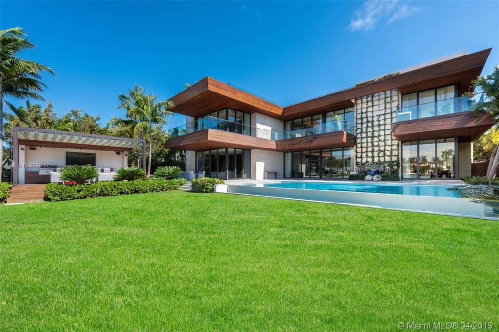 Luxury mansion for sale in Miami Beach: 6440 N Bay Rd, Miami Beach, FL 33141