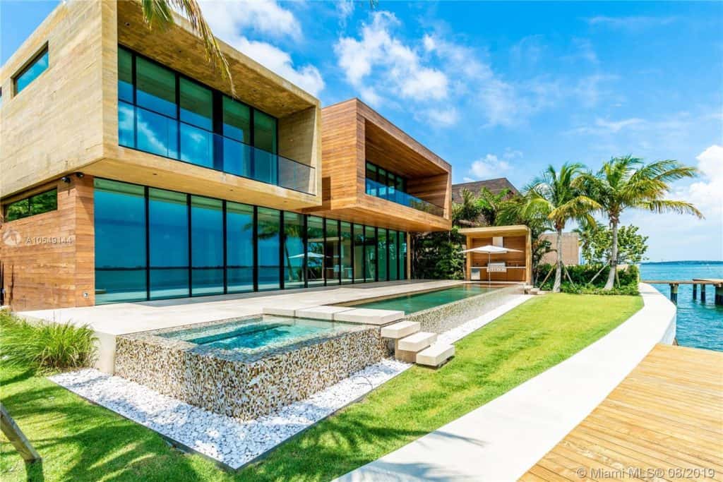 Luxury mansion for sale in Miami Beach: 825 E Dildo Dr, Miami Beach, FL 33139