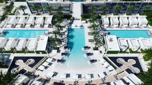 Miami Worldcenter Paramount Pool View